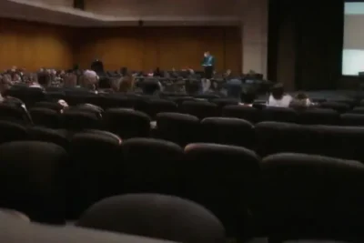Cómo presentar tus hallazgos en conferencias académicas
